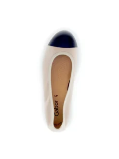 Ballerinas in Beige