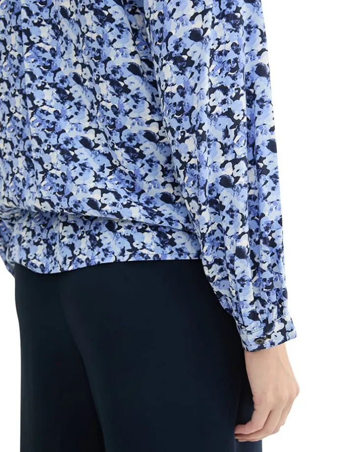 Bluse in Hellblau