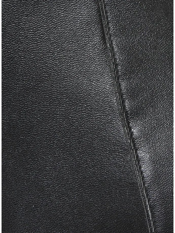Body in schwarz