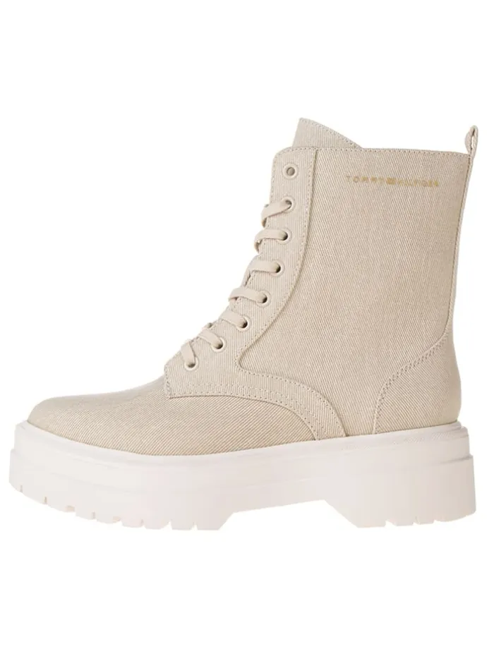Boots in Beige