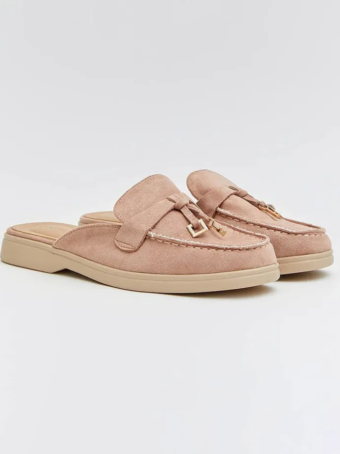 Clogs in Beige