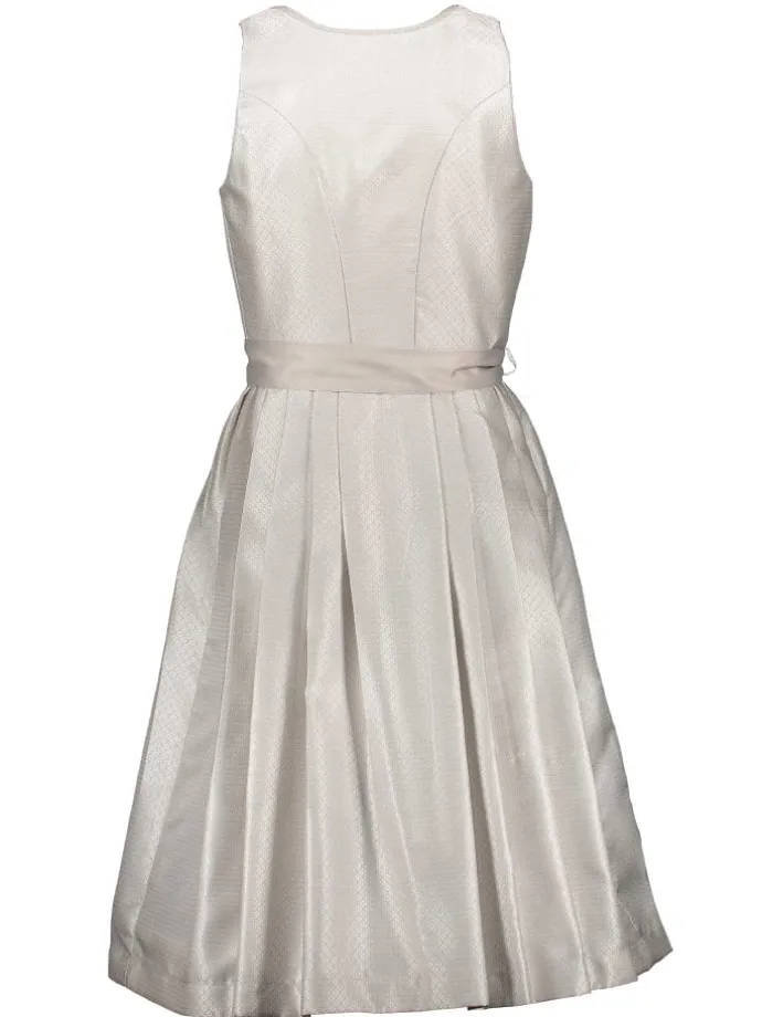 Dirndl in Creme