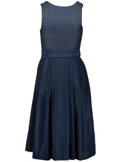 Dirndl in Dunkelblau