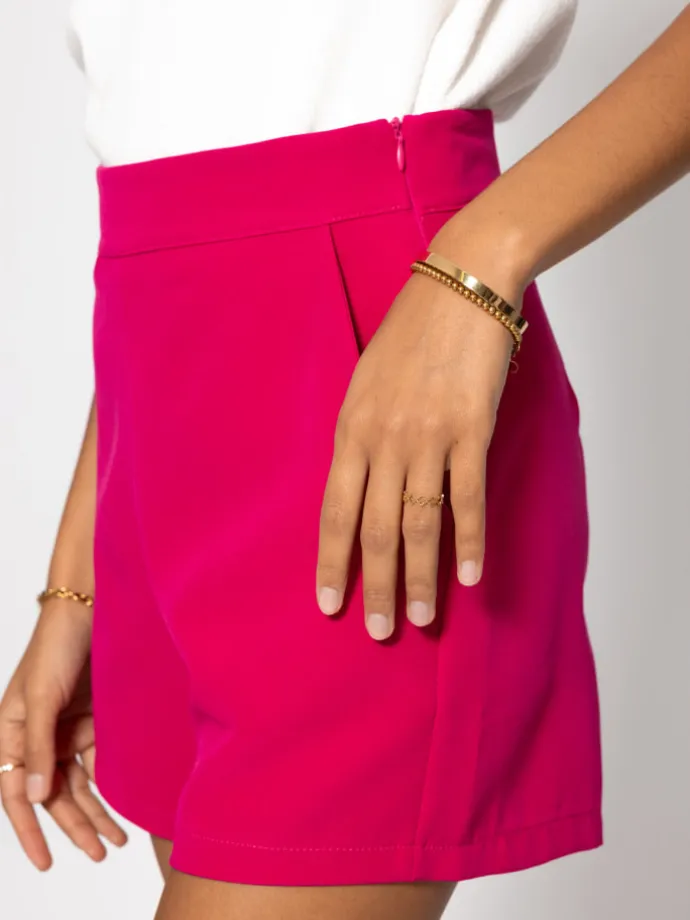 Elegante Shorts in Himbeerrot