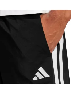 Essentials 3-Streifen Chelsea Shorts in Schwarz