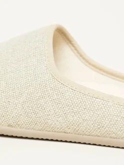 Hausschuhe in Creme