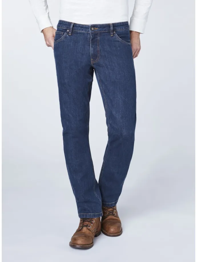 Jeans in klassischer Waschung in Blau