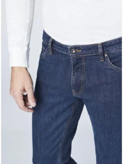 Jeans in klassischer Waschung in Blau