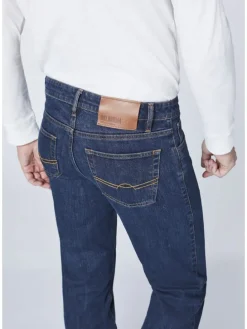Jeans in klassischer Waschung in Blau