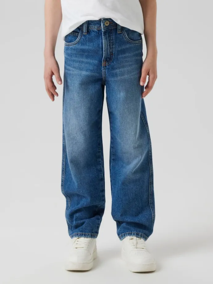 Jeans in Medium Blue Denim