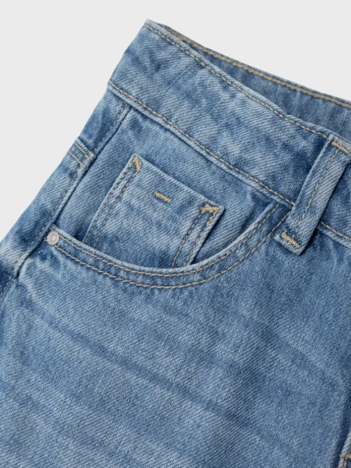 Jeans in Medium Blue Denim