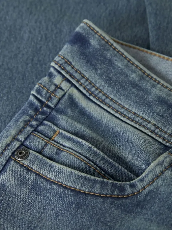 Jeans in Vintage Medium Blue Denim