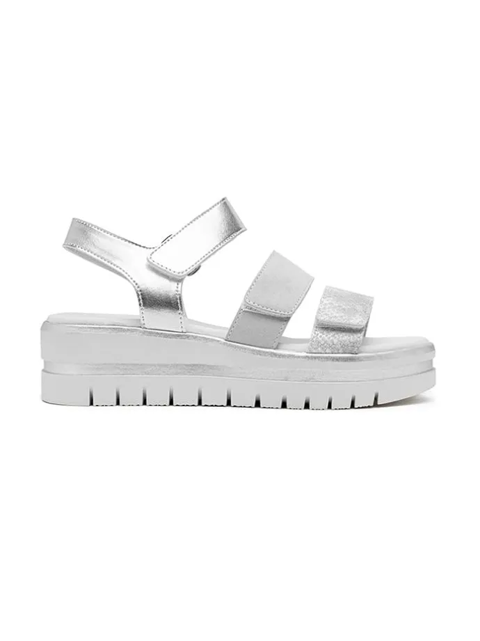 Keilsandaletten in Silber/ Grau