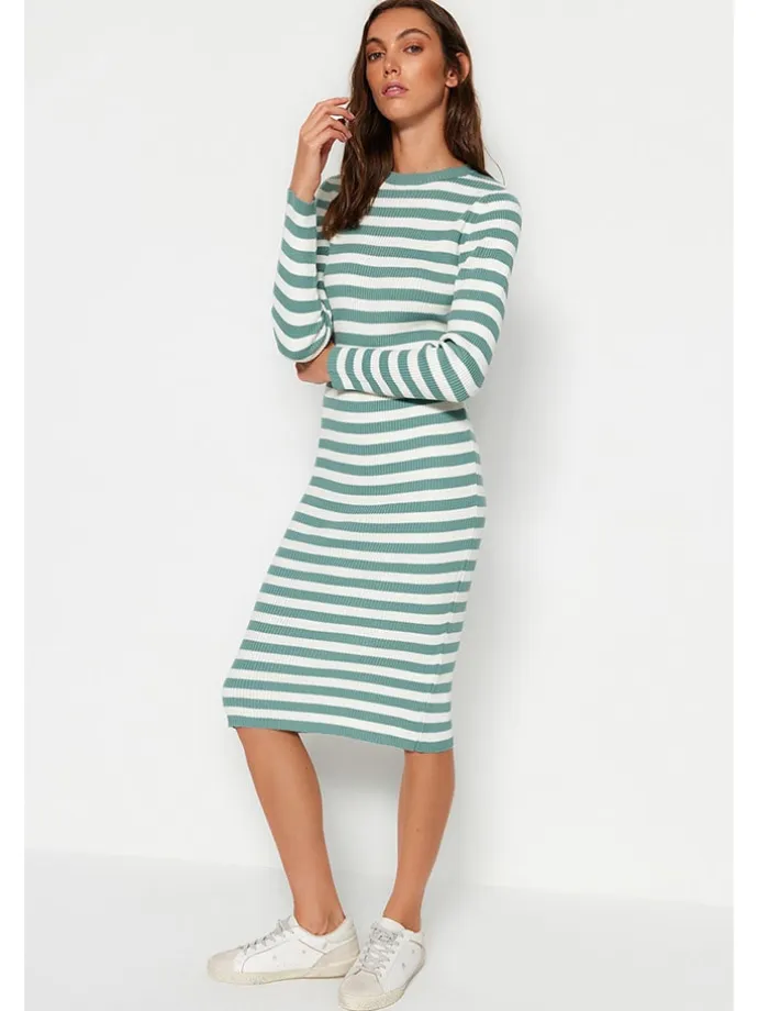 Kleid in Mint/ Weiß
