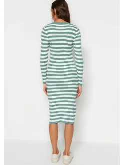 Kleid in Mint/ Weiß