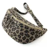 Leder-Brustbeutel in Taupe - (B)50 x (H)20 x (T)15 cm