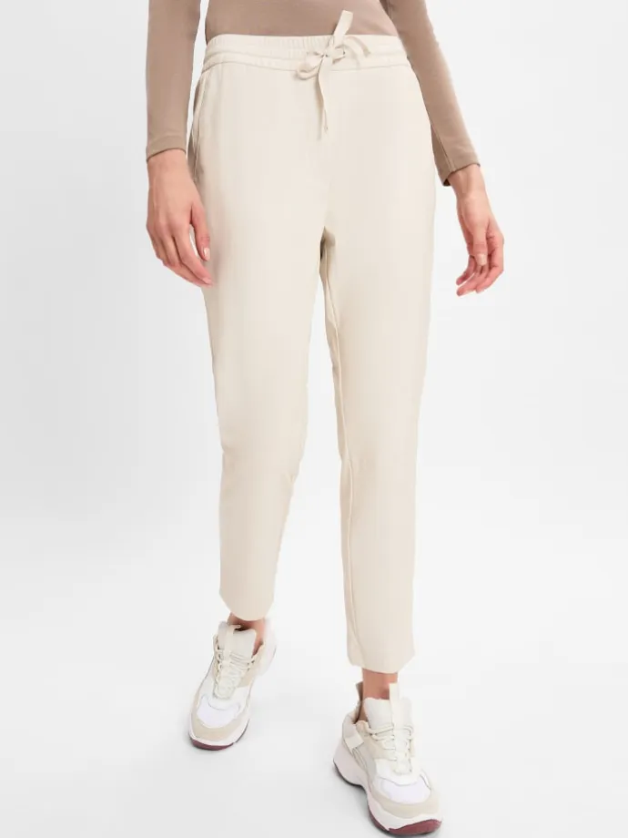 Lederhose in sand