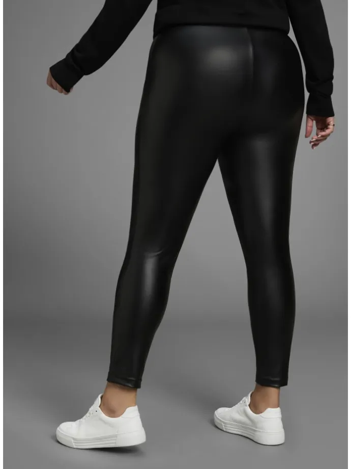 Lederimitathose in schwarz