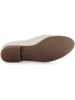 Leder-Mokassins in Creme