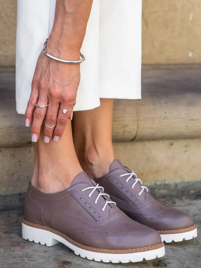 Leder-Schnürschuhe in Taupe