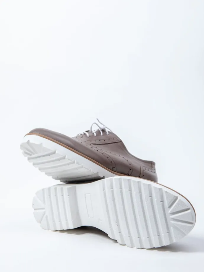 Leder-Schnürschuhe in Taupe