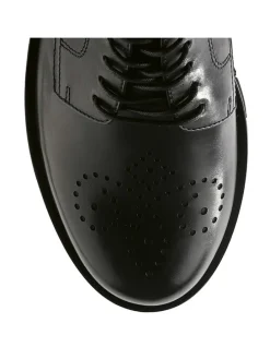 Leder-Schnürschuhe