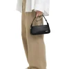 Leder-Schultertasche "Crossbody XS" in Schwarz - (B)22 x (H)10 x (T)7 cm