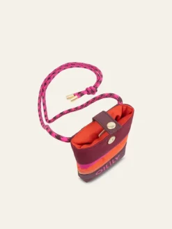 Mila Handyhalter in Braun