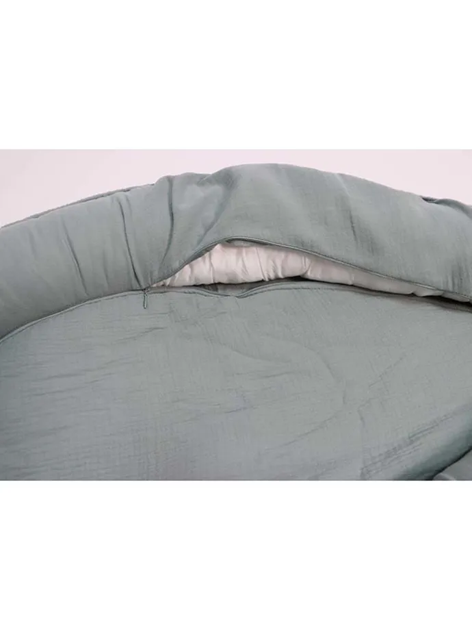 Musselin-Kuschelnest mit Lammfelleinlage "Mouton" in Grün - (L)80 x (B)40 cm
