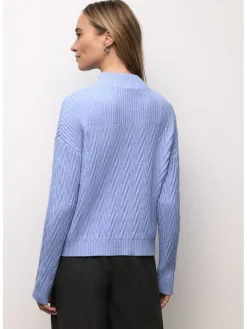 Pullover in Hellblau