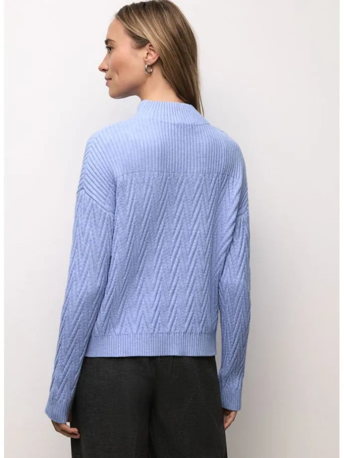 Pullover in Hellblau