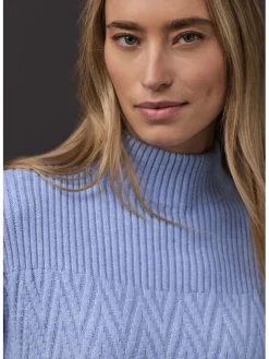 Pullover in Hellblau