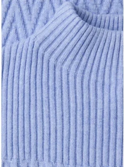 Pullover in Hellblau
