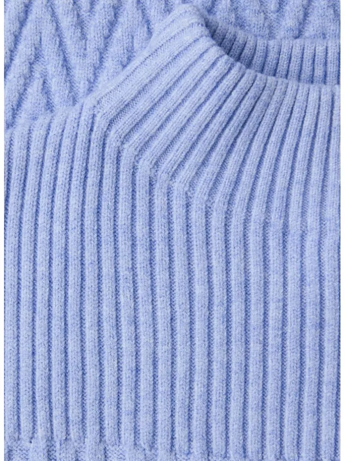 Pullover in Hellblau