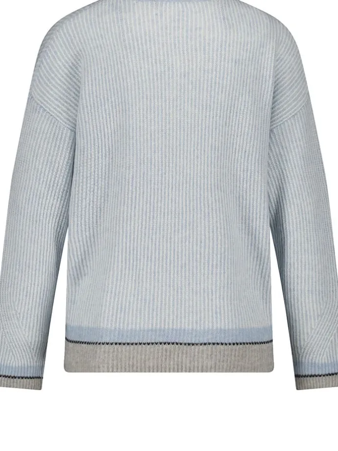 Pullover in Hellblau