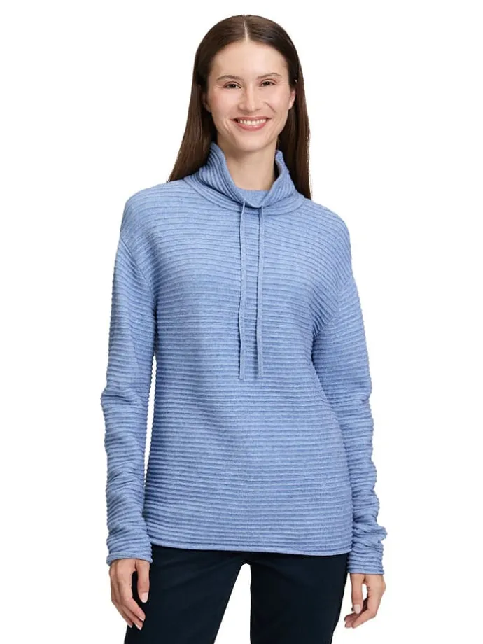 Pullover in Hellblau
