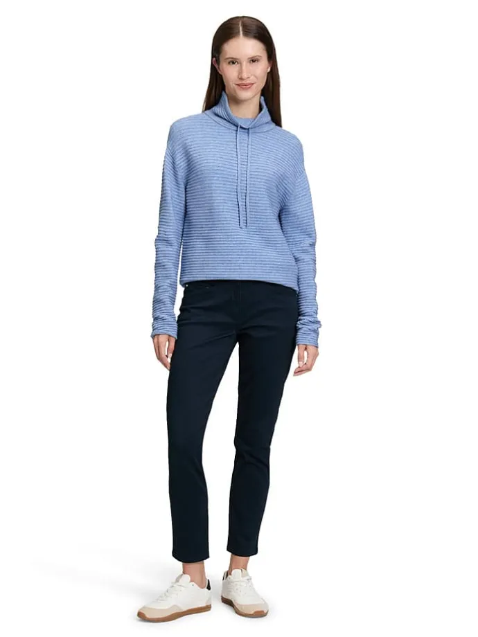Pullover in Hellblau