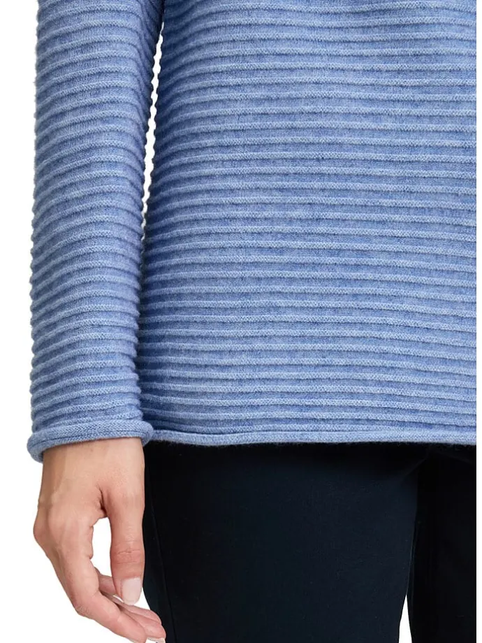 Pullover in Hellblau