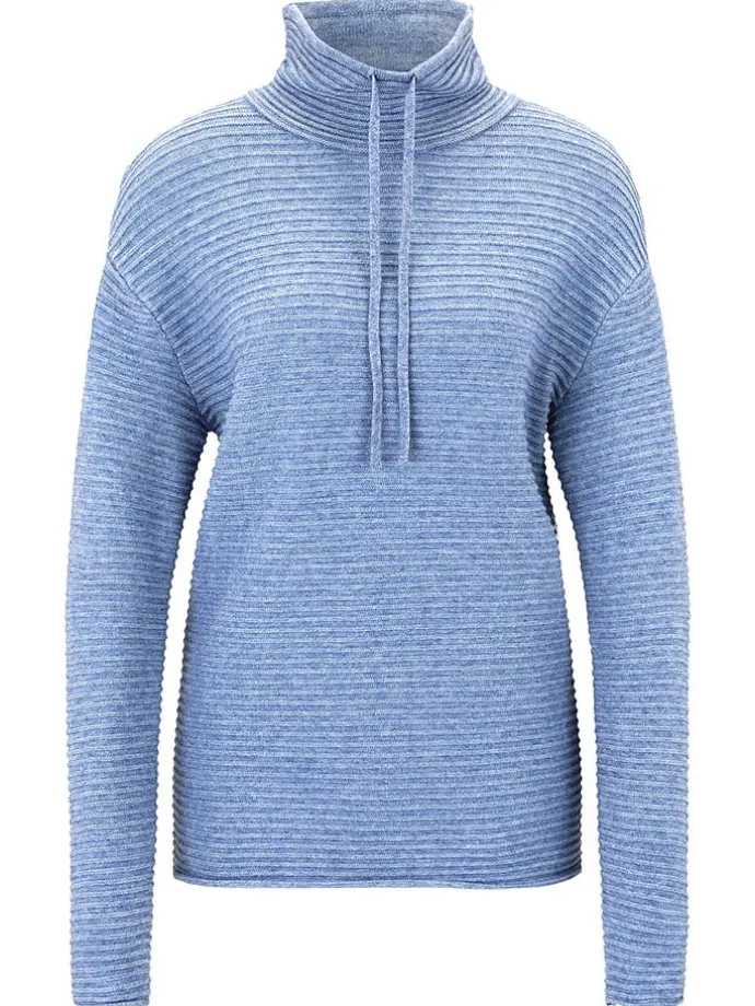 Pullover in Hellblau
