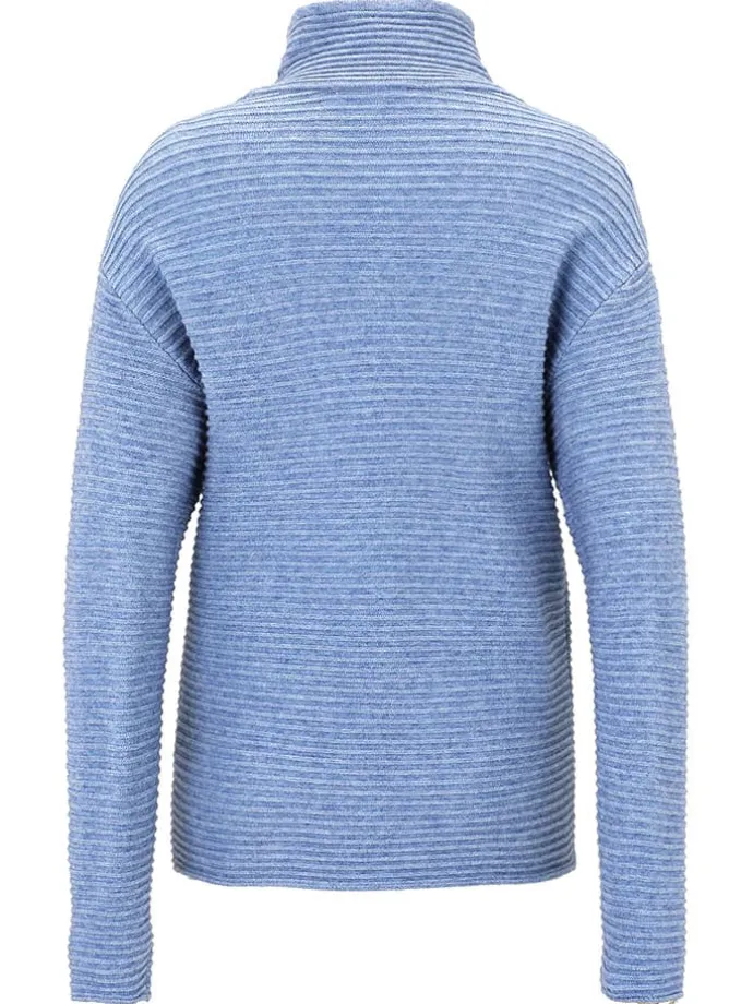 Pullover in Hellblau