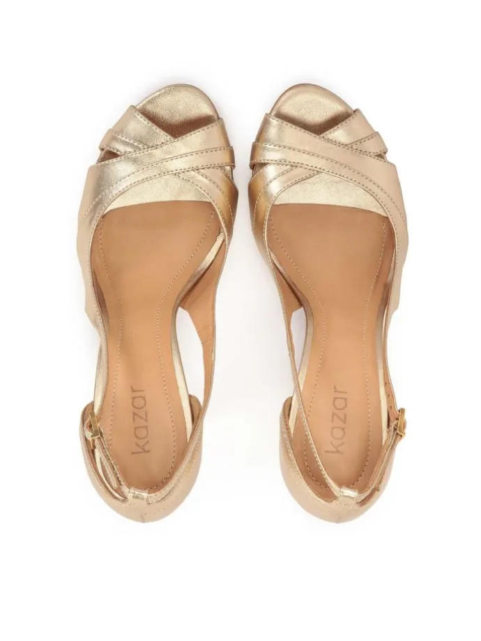 Pumps in Gold