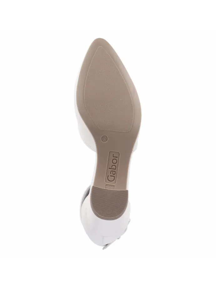 Pumps in weiss