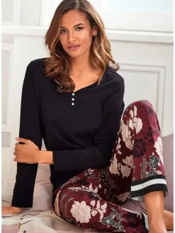 Pyjama in schwarz-bordeaux-mehrfarbig-geblümt