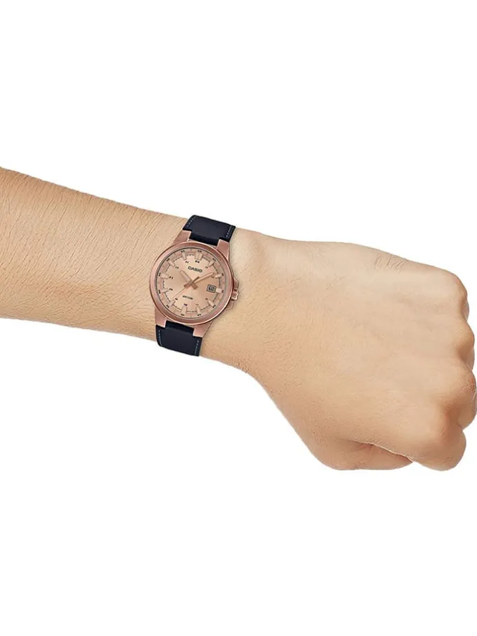 Quarzuhr "Casio Collection" in Schwarz