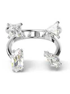 Ring mit Edelsteinen