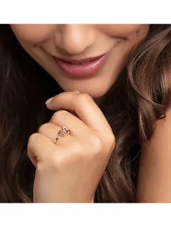 Rosévergold. Ring mit Edelsteinen