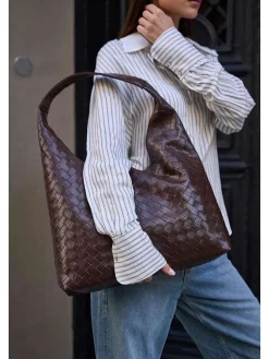 Schultertasche in Braun - (B)30 x (T)25 cm
