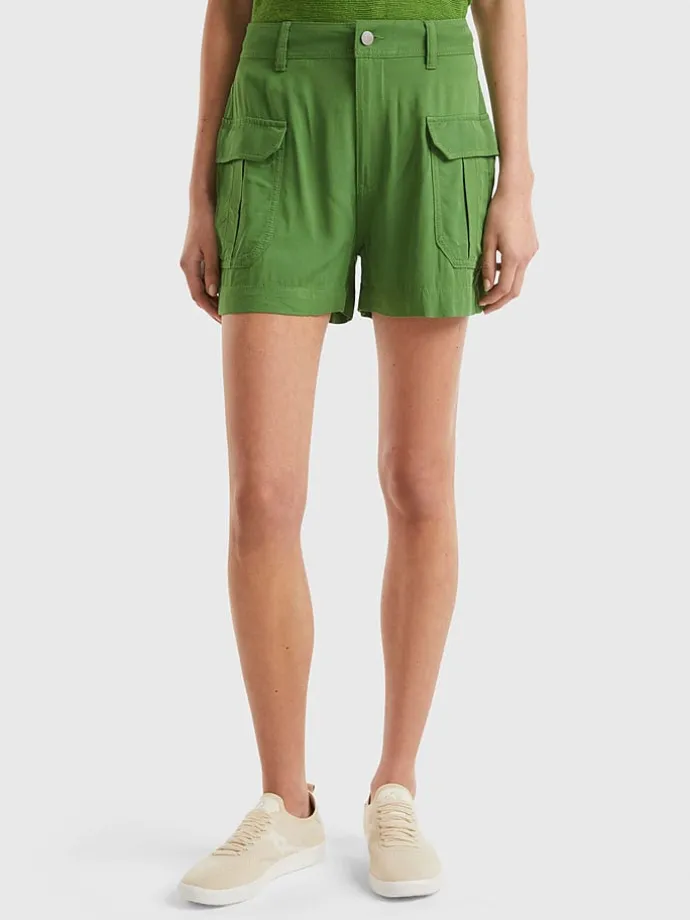 Shorts in Grün