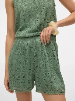 Shorts in Grün