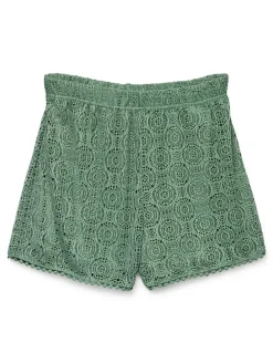Shorts in Grün